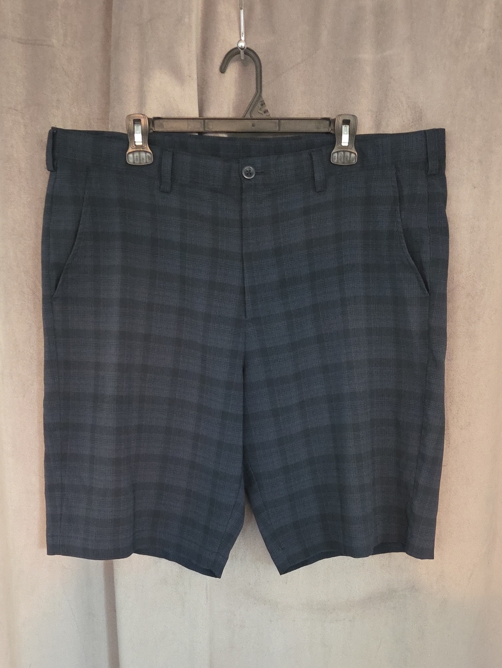Izod Men's Size 38 Navy Plaid Flat-Front Shorts